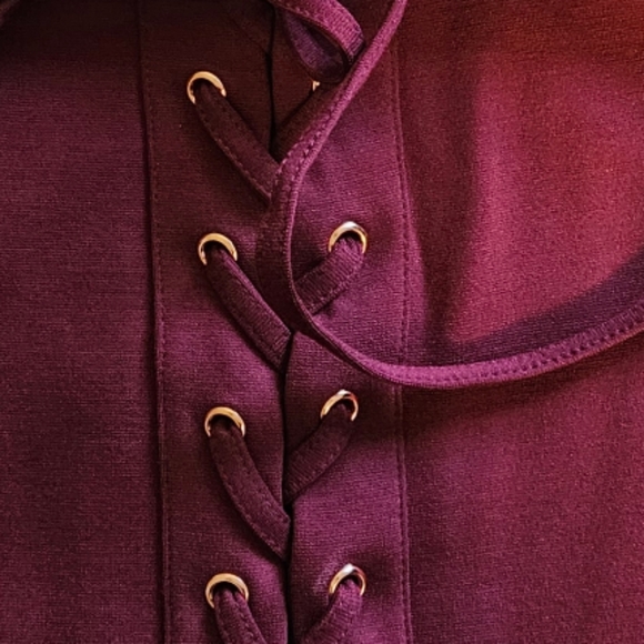 Guess womens XL mini dress NWOT. Maroon lace up front and back zipper. - Picture 4 of 12